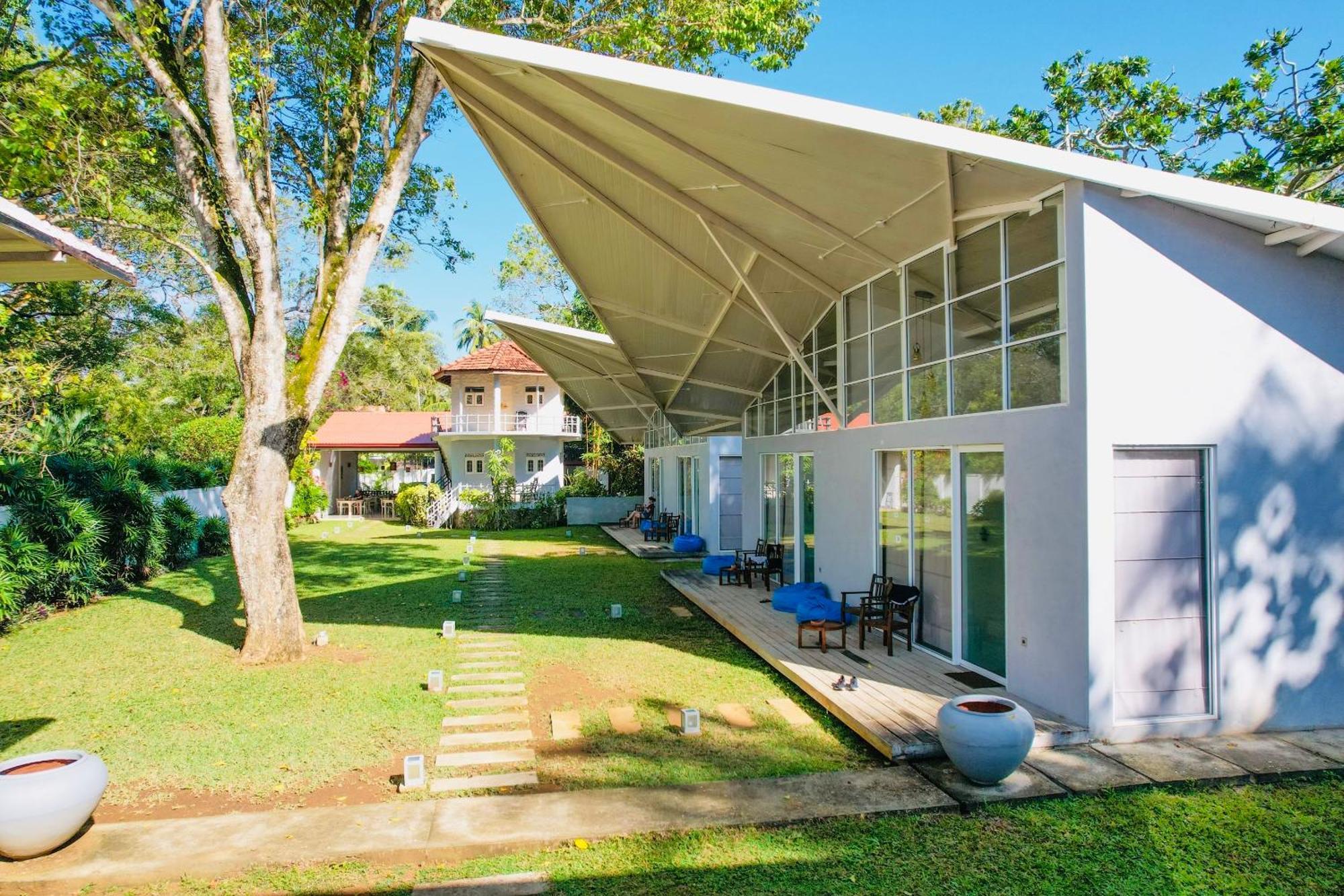 Mawella Beach Resort Tangalle Bagian luar foto