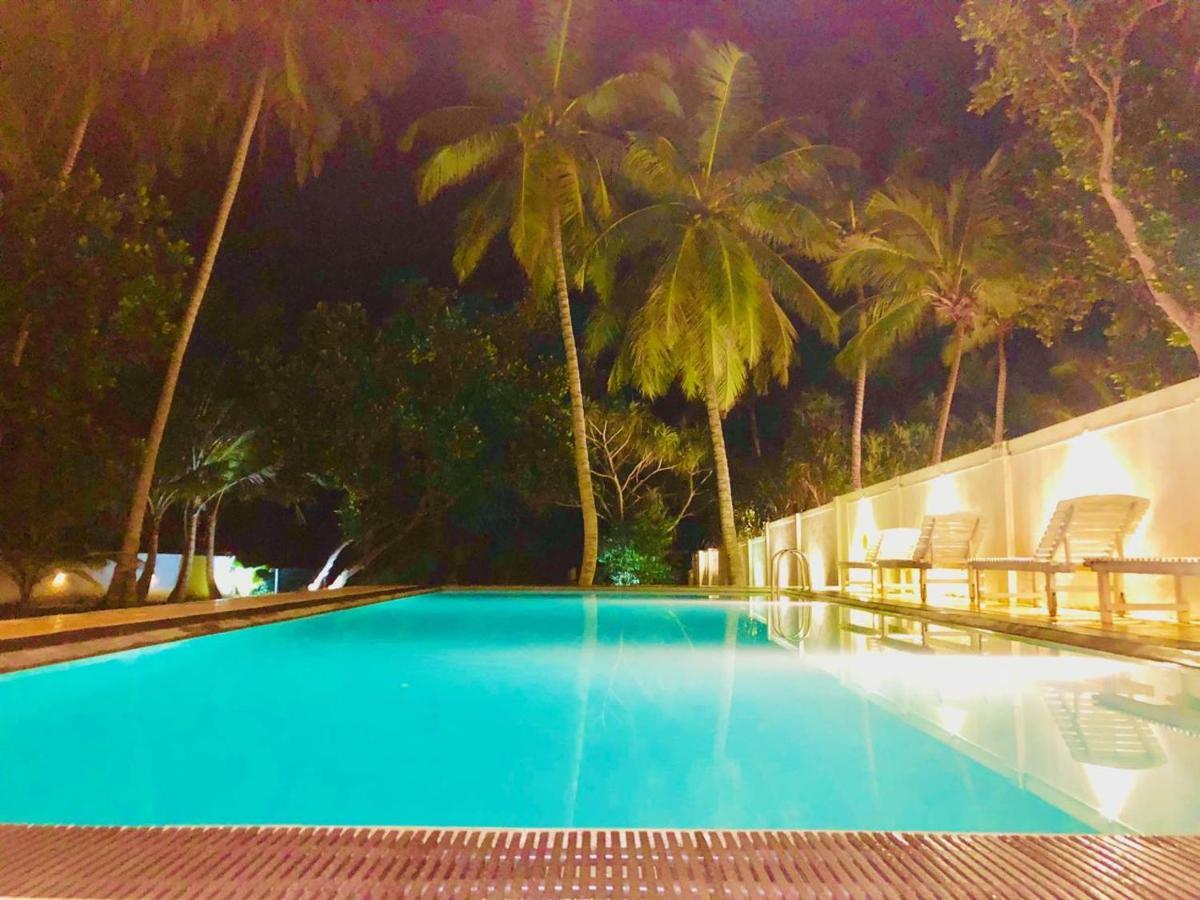Mawella Beach Resort Tangalle Bagian luar foto