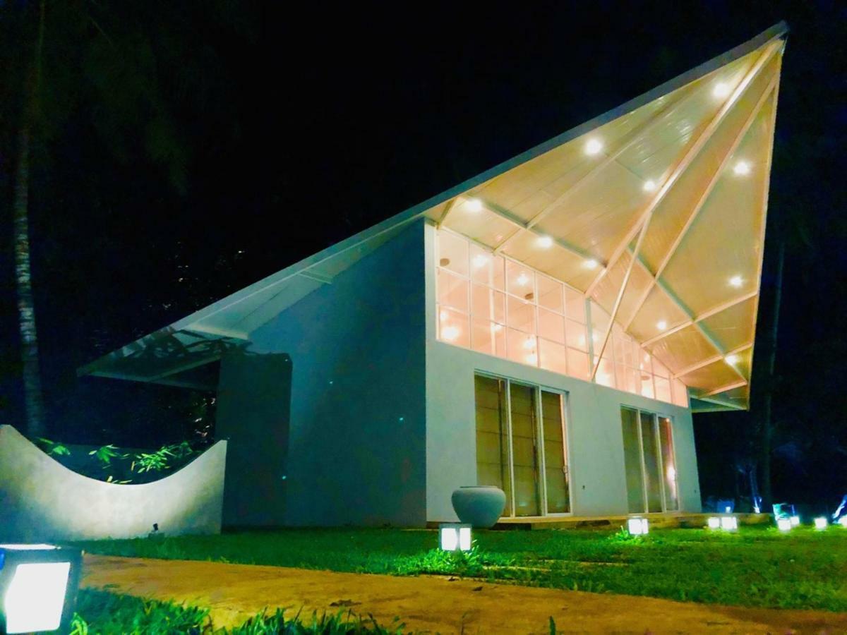 Mawella Beach Resort Tangalle Bagian luar foto