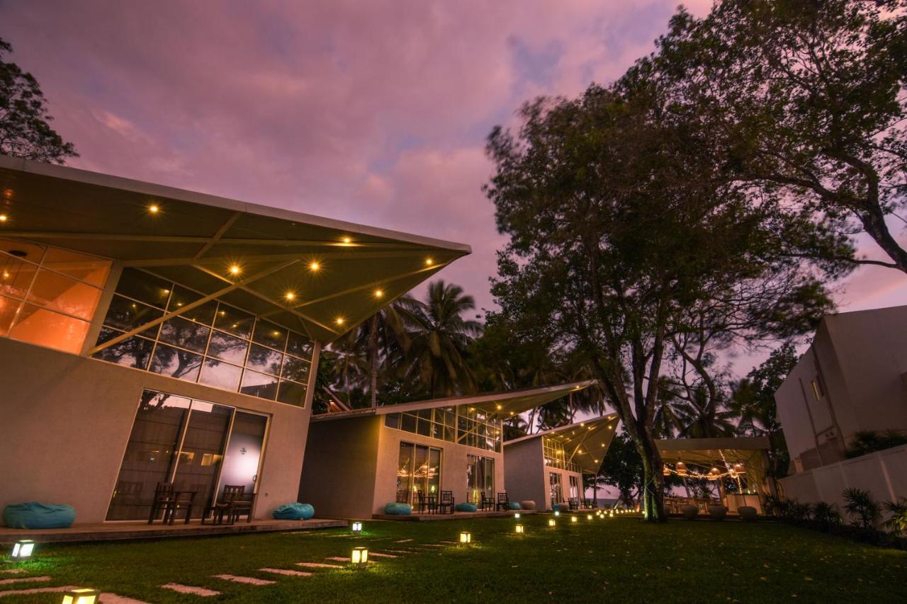 Mawella Beach Resort Tangalle Bagian luar foto