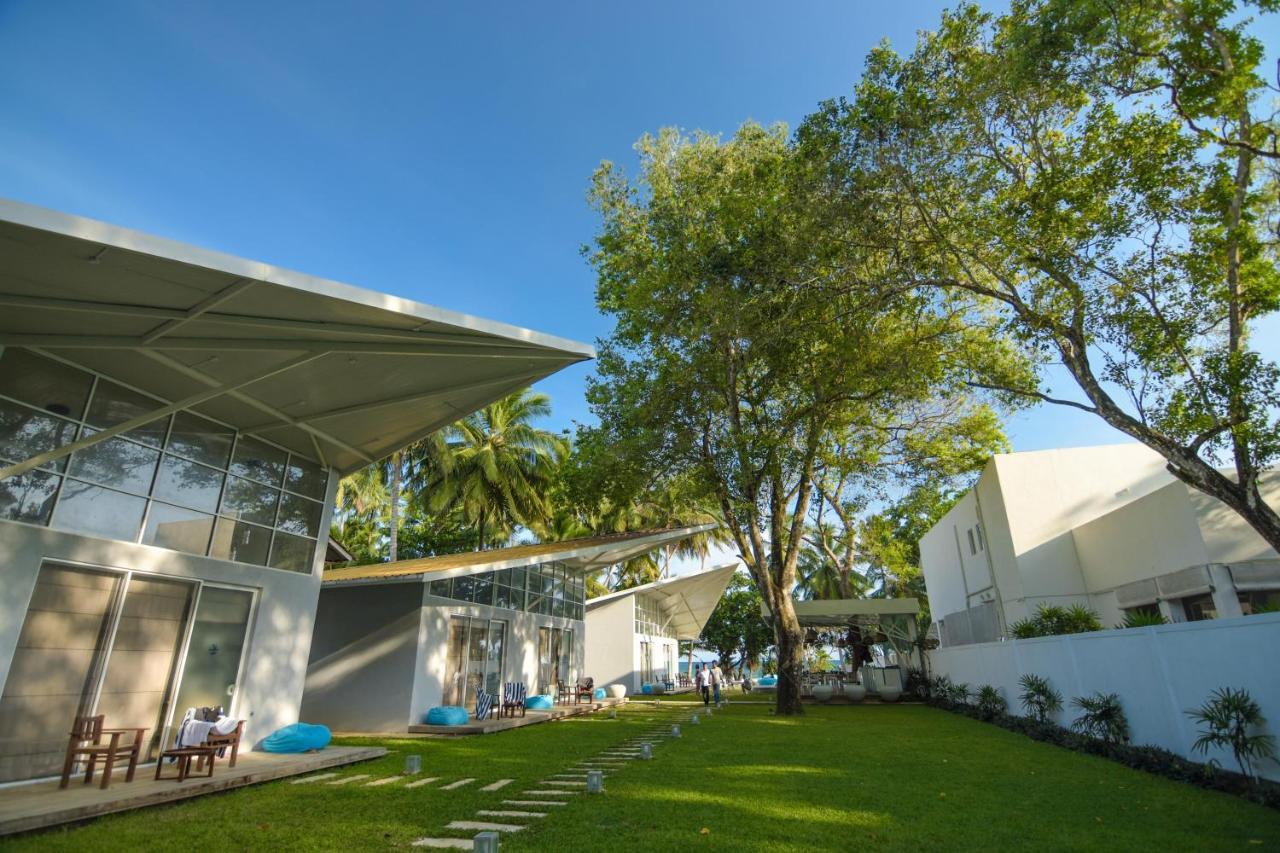 Mawella Beach Resort Tangalle Bagian luar foto